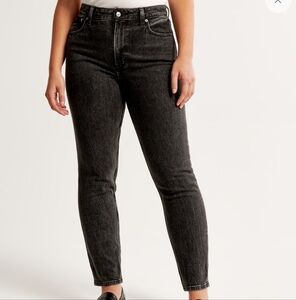 Abercrombie & Fitch The Mom High Rise Size 28/6 Curve Love